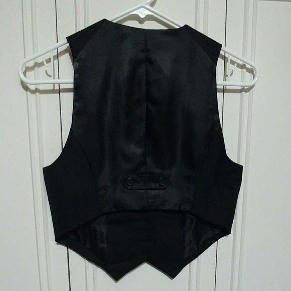 SOLD🎈Chic Button Down Black Vest - Picture 3 of 5